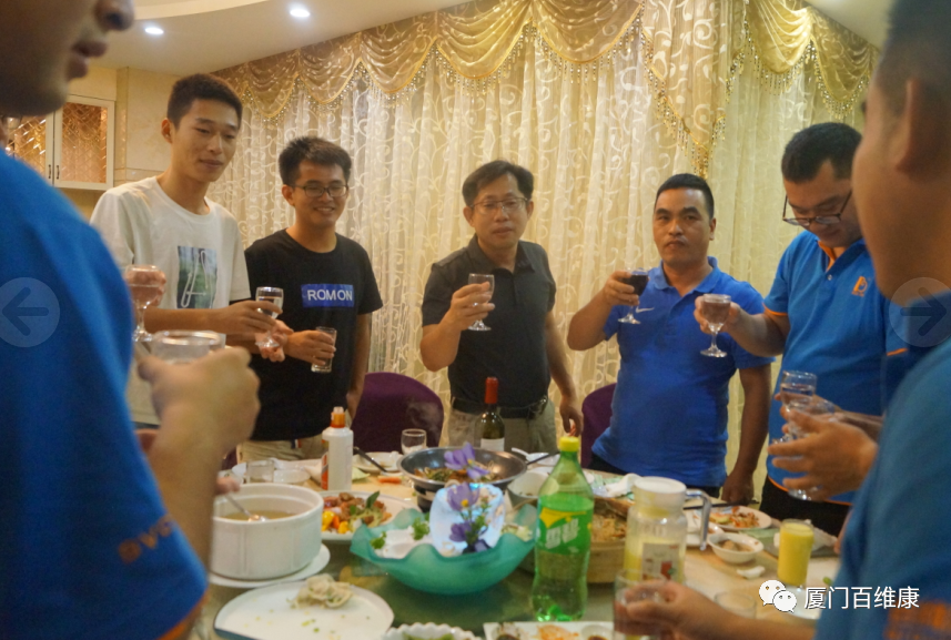 2020年中公司特色活動(dòng)：會(huì)餅博狀元、舉杯共聚首、歌唱好生活